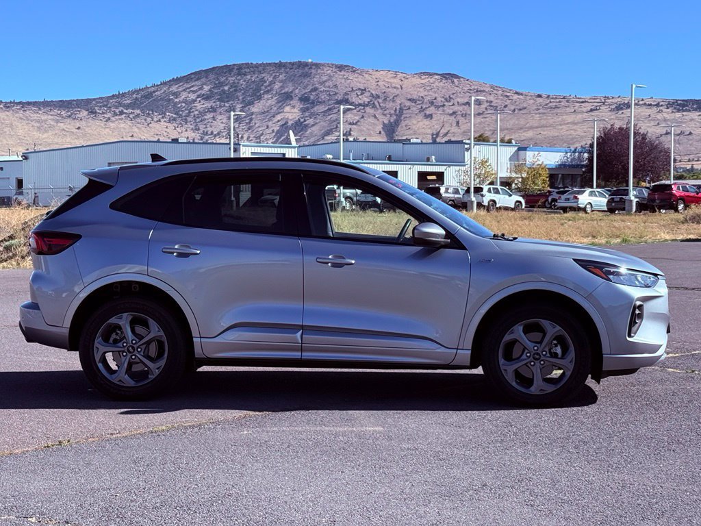 Used 2023 Ford Escape ST-Line Select w/ Tech Pack #1 AWD/4WD image 6