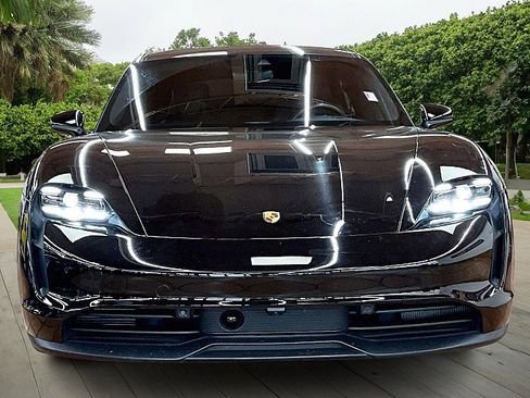 Used 2021 Porsche Taycan image 3