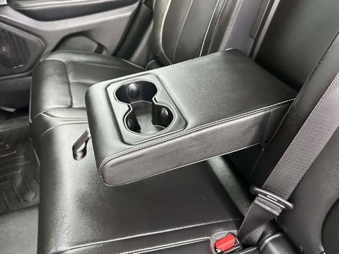 Used 2025 Jeep Grand Cherokee Limited w/ Luxury Tech Group II AWD/4WD image 8