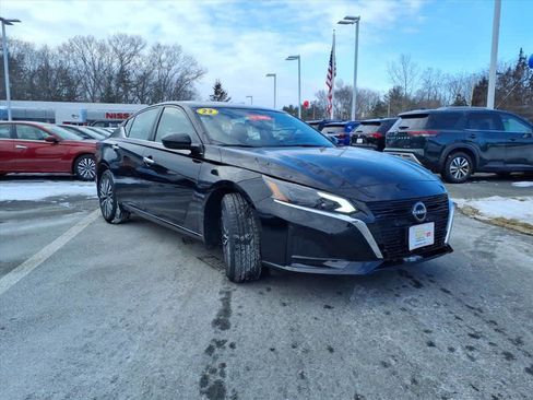 Certified 2023 Nissan Altima 2.5 SV w/ SV Premium Package image 3