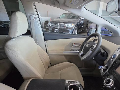 Used 2012 Toyota Prius V Two image 28