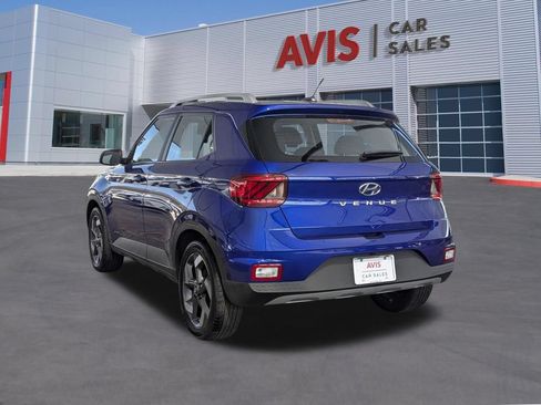 Used 2025 Hyundai Venue SEL FWD image 3