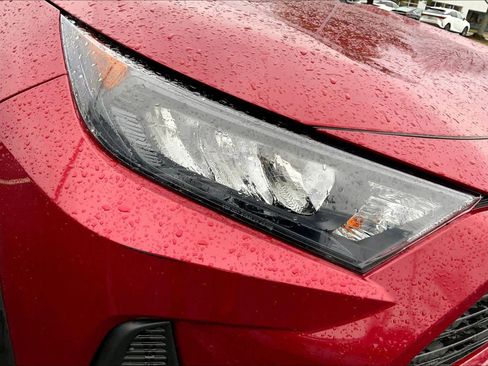 Used 2021 Toyota RAV4 LE image 28