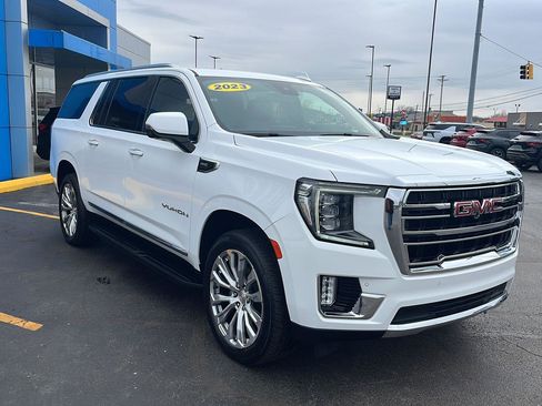 Used 2023 GMC Yukon XL SLT w/ SLT Luxury Package image 7