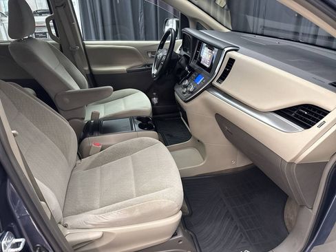 Used 2016 Toyota Sienna LE FWD image 24