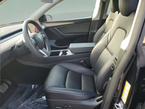 Used 2025 Tesla Model Y Long Range image 19