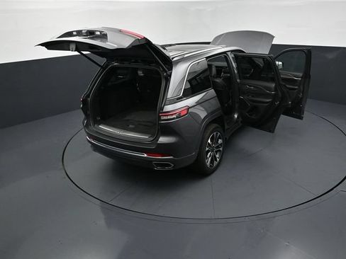 Used 2023 Jeep Grand Cherokee Overland AWD/4WD image 29