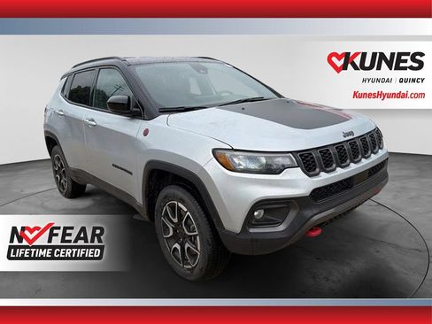Used 2025 Jeep Compass Trailhawk AWD/4WD image 1