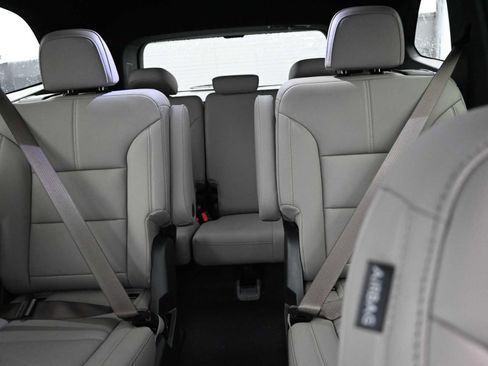 New 2026 GMC Acadia Elevation w/ Elevation Premium Package AWD/4WD image 16