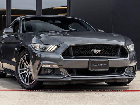 Used 2016 Ford Mustang GT RWD image 5