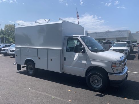 New 2026 Ford E-350 and Econoline 350 Super Duty w/ Power Equipment Group image 3