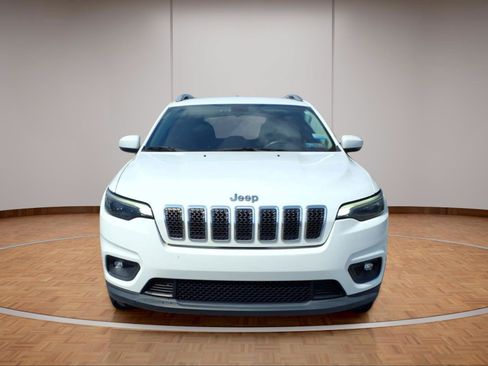 Used 2019 Jeep Cherokee Latitude Plus w/ Comfort/Convenience Group AWD/4WD image 2