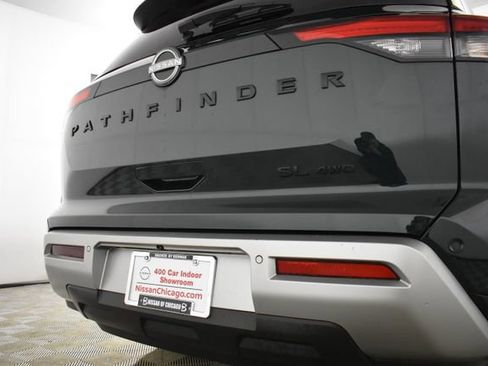 Certified 2024 Nissan Pathfinder SL w/ Black Appearance Package image 45