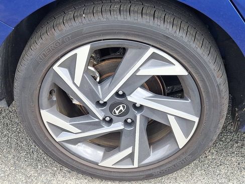 Used 2025 Hyundai Elantra Sport FWD image 9