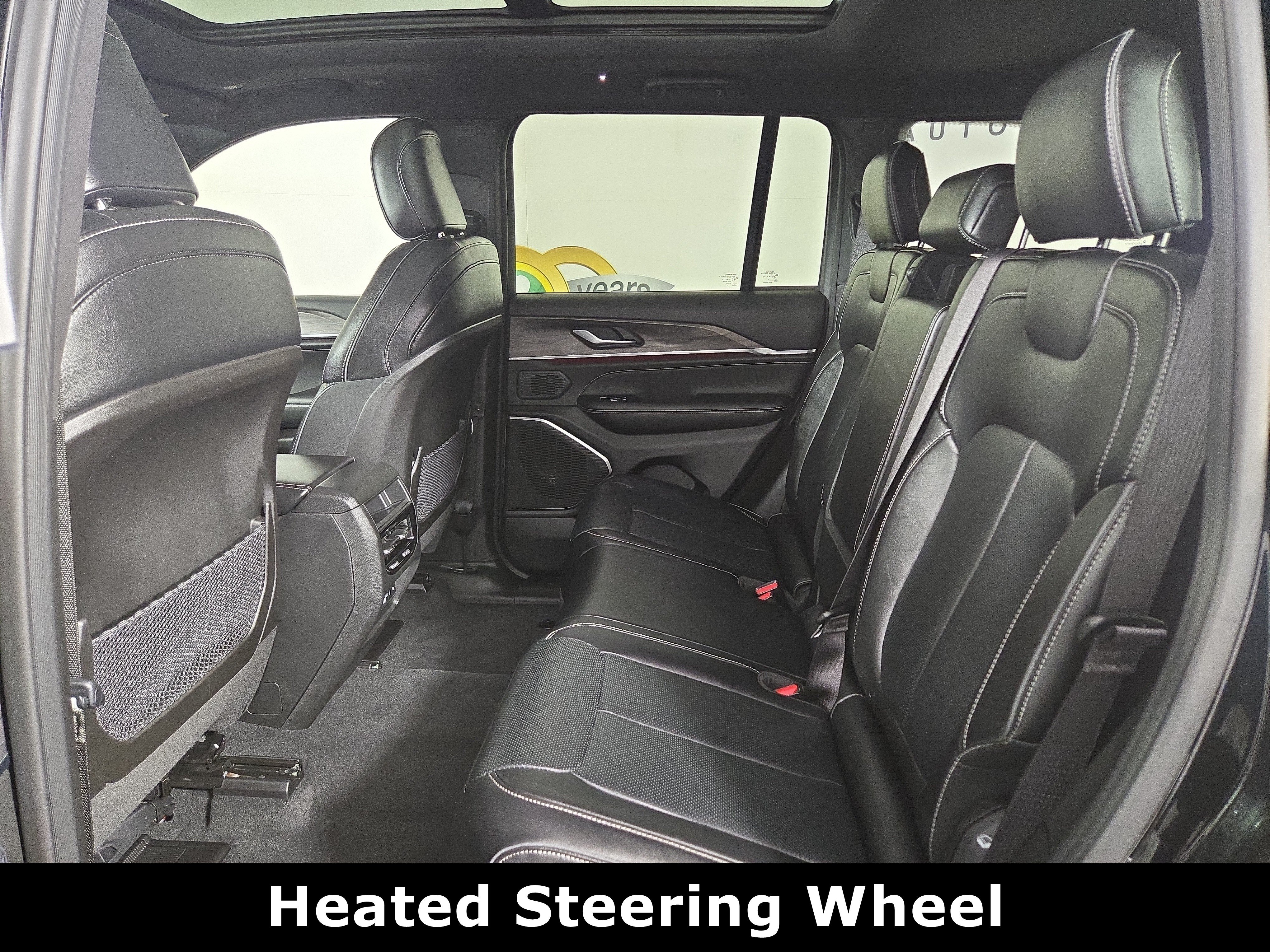 Certified 2025 Jeep Grand Cherokee Overland AWD/4WD image 13