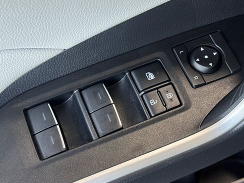 Used 2025 Toyota RAV4 XLE w/ Convenience Package FWD image 12