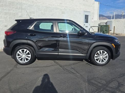 Used 2023 Chevrolet TrailBlazer LS image 2