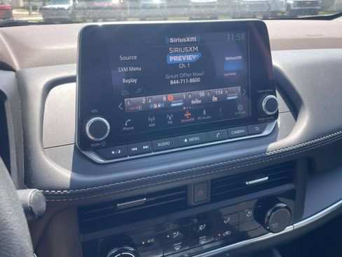 Used 2023 Nissan Rogue S FWD image 15