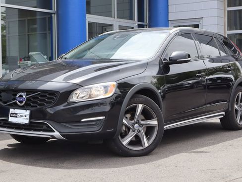 Used 2018 Volvo V60 T5 Cross Country w/ Convenience Package AWD/4WD image 1