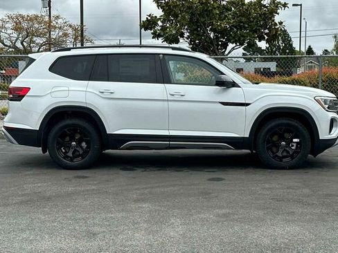 New 2024 Volkswagen Atlas Peak Edition SEL image 3