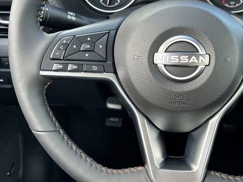 Used 2025 Nissan Sentra SR w/ SR Premium Package image 18