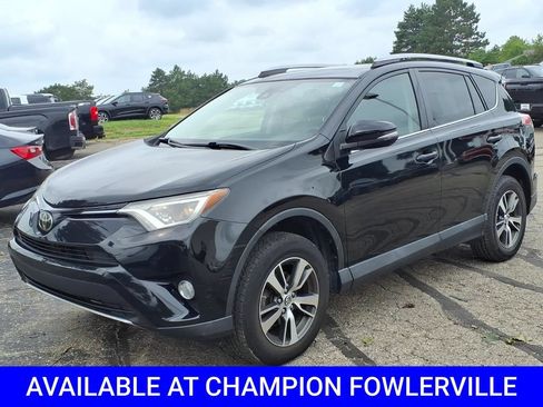 Used 2018 Toyota RAV4 XLE AWD/4WD image 3