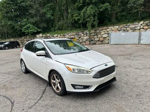 Used 2015 Ford Focus Titanium w/ Titanium Technology Package FWD image 7