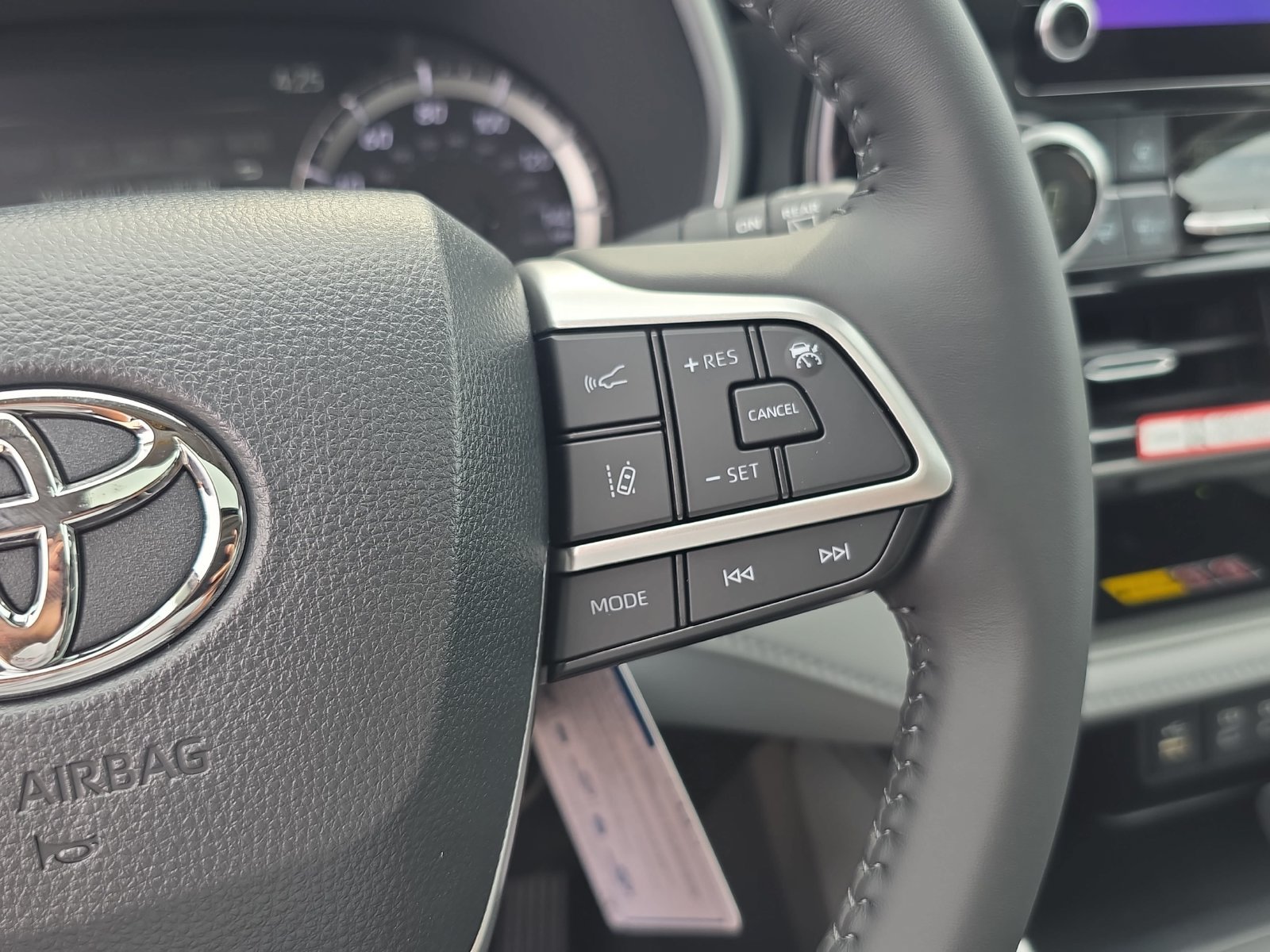 New 2026 Toyota Highlander XLE AWD/4WD image 14