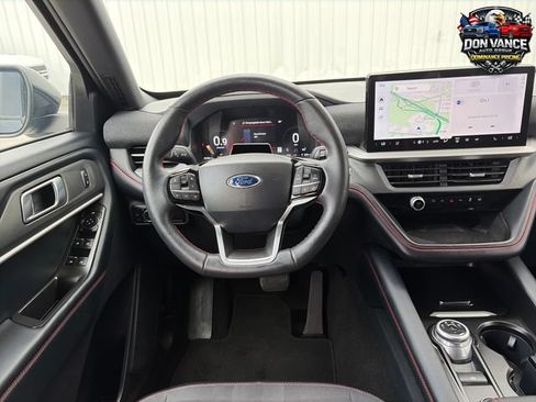 Used 2025 Ford Explorer ST-Line w/ ST-Line Street Pack AWD/4WD image 13