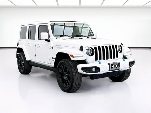 Used 2021 Jeep Wrangler Unlimited Sahara AWD/4WD image 3