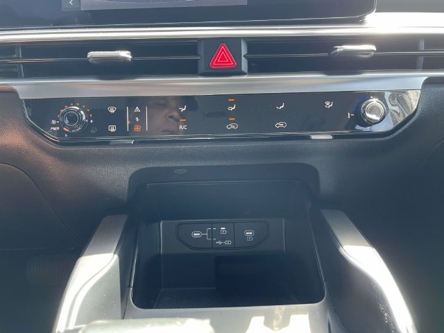 Certified 2026 Kia Sorento LX FWD image 28