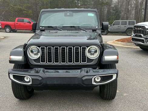 Used 2025 Jeep Wrangler Sahara image 3