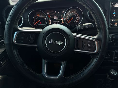 Certified 2019 Jeep Wrangler Unlimited Sahara AWD/4WD image 19