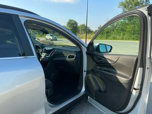 Used 2022 Chevrolet Equinox LT AWD/4WD image 17