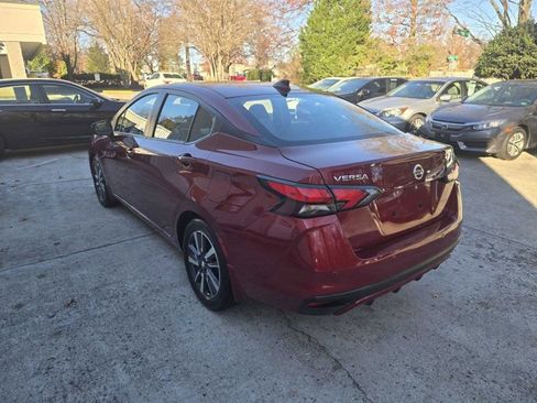 Used 2021 Nissan Versa SV image 3