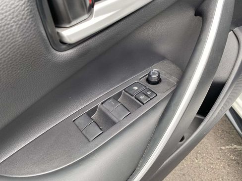 Used 2025 Toyota Corolla SE FWD image 18