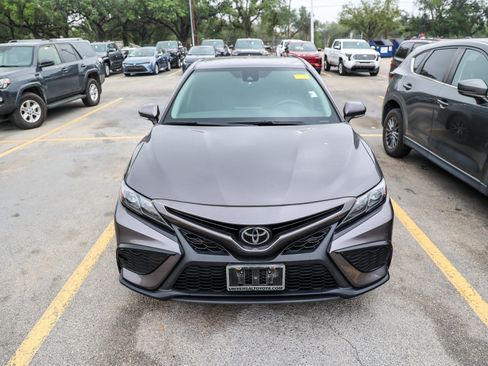 Used 2023 Toyota Camry SE FWD image 5