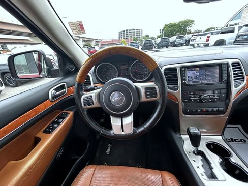 Used 2013 Jeep Grand Cherokee Overland AWD/4WD image 13