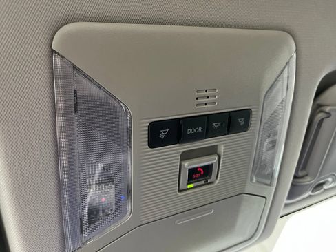 Used 2024 Toyota RAV4 XLE AWD/4WD image 17