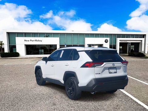 Used 2022 Toyota RAV4 XLE image 6