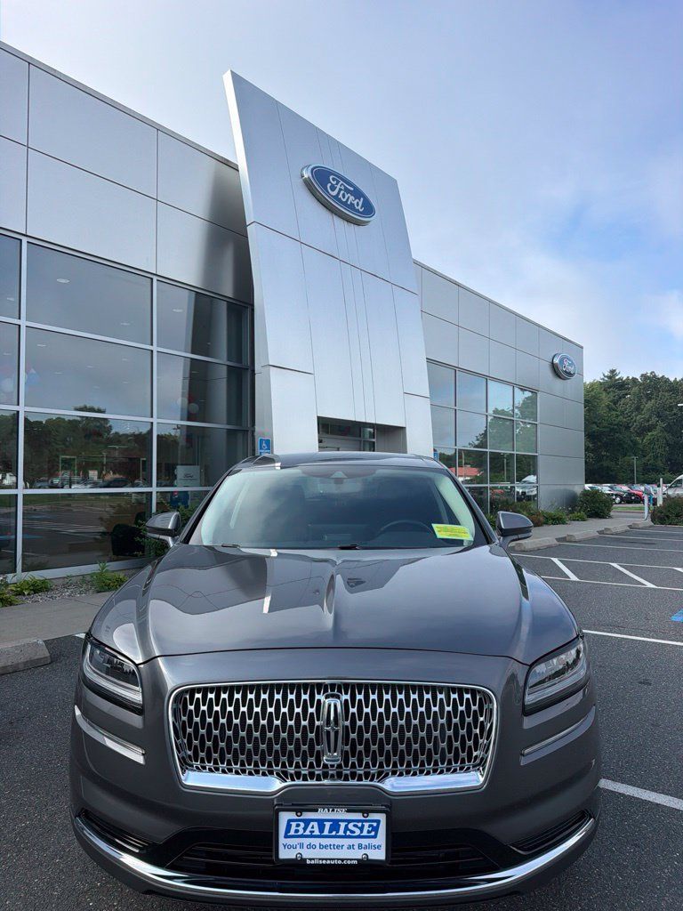Used 2023 Lincoln Nautilus AWD w/ Premium Package image 2