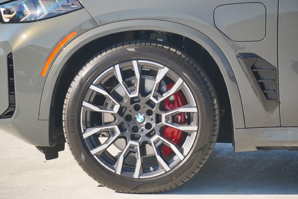 Used 2026 BMW X5 xDrive50e w/ M Sport Package AWD/4WD image 5