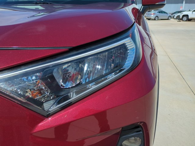 Used 2019 Toyota RAV4 XLE Premium w/ Cold Weather Package AWD/4WD image 9