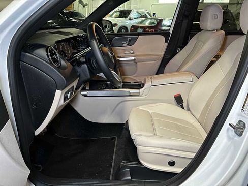 Certified 2025 Mercedes-Benz GLB 250 4MATIC image 23