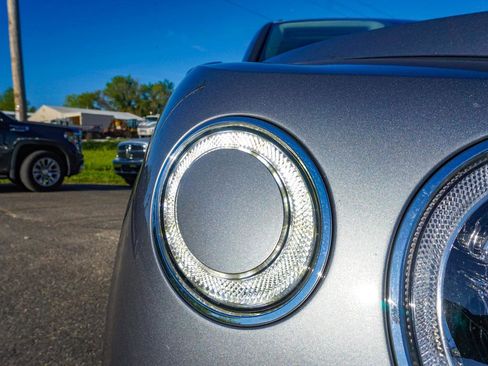 Used 2017 Bentley Bentayga AWD/4WD image 71