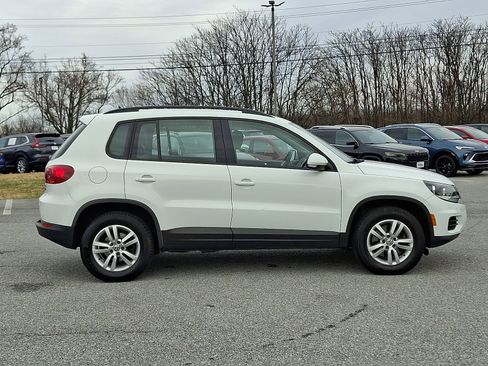 Used 2016 Volkswagen Tiguan S image 7