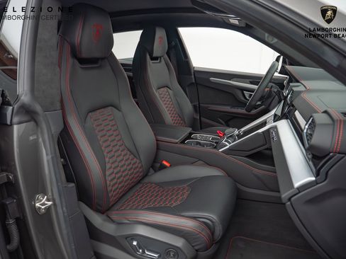 Used 2021 Lamborghini Urus image 22