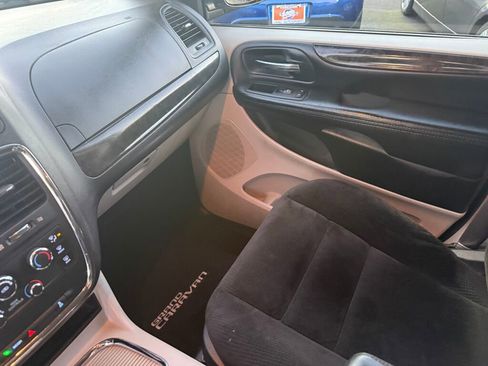Used 2016 Dodge Grand Caravan SXT image 14