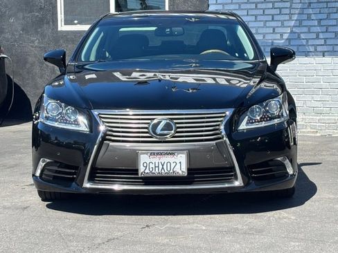Used 2017 Lexus LS 460 w/ Comfort Package image 2