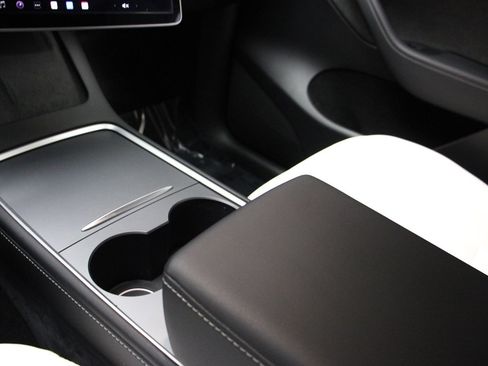 Used 2022 Tesla Model Y Performance image 46